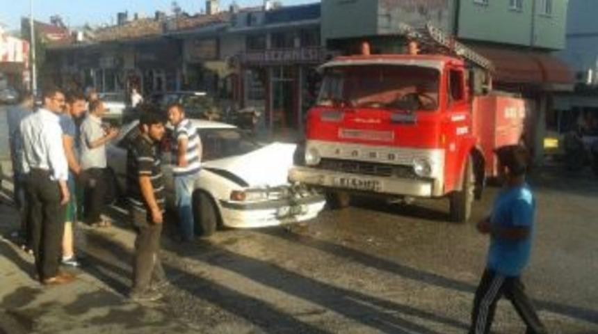 Kargı&rsquo;da İtfaiye Aracı İle Otomobil &Ccedil;arpıştı
