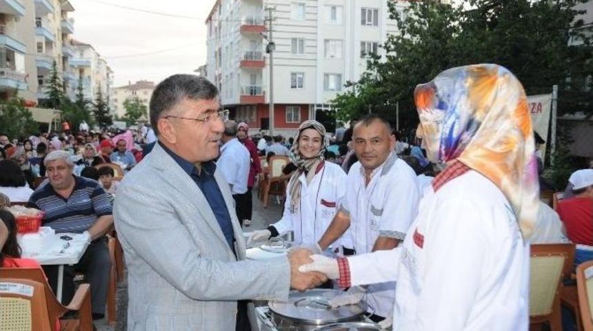 Niğde Belediyesinin İftar Sofrasında Gönüller Bir Oldu