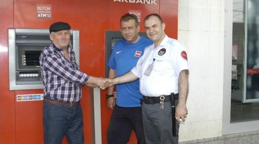 Tekirdağlı &Ccedil;ift&ccedil;i &Ccedil;ektiği 10 Bin Lirayı Atm&rsquo;de Unuttu