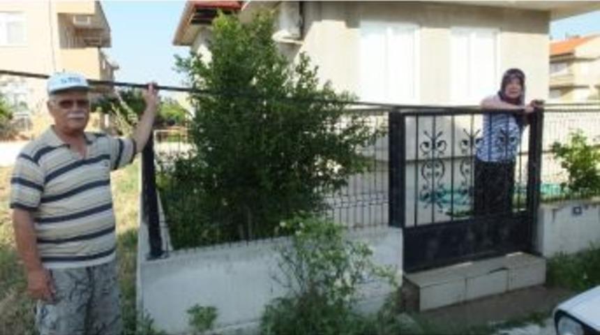 Burhaniye&rsquo;de Yerdeki Telefon Telleri Tepki &Ccedil;ekti