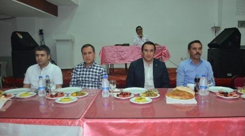 Hastane Personeli İftar Sofrasında Bir Araya Geldi