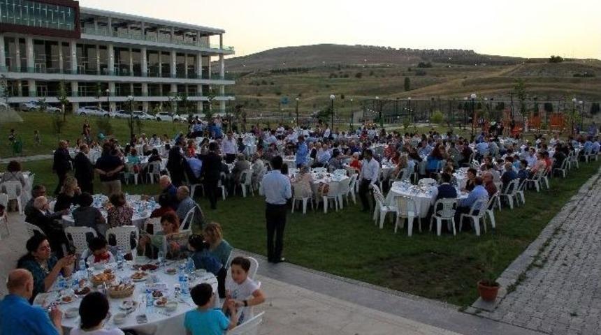 Taşdelen &Ccedil;erkezlerle İftar Yemeğinde Bir Arya Geldi