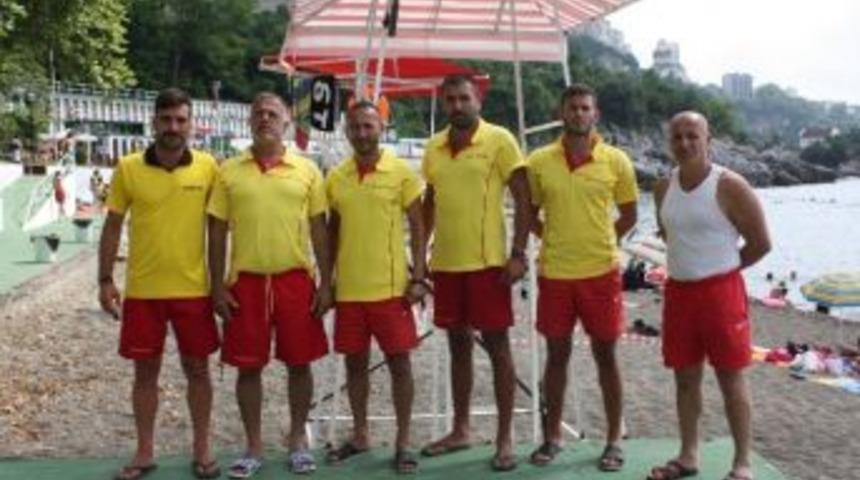 Kapuz Plajında Cankurtaranlar G&ouml;reve Hazır