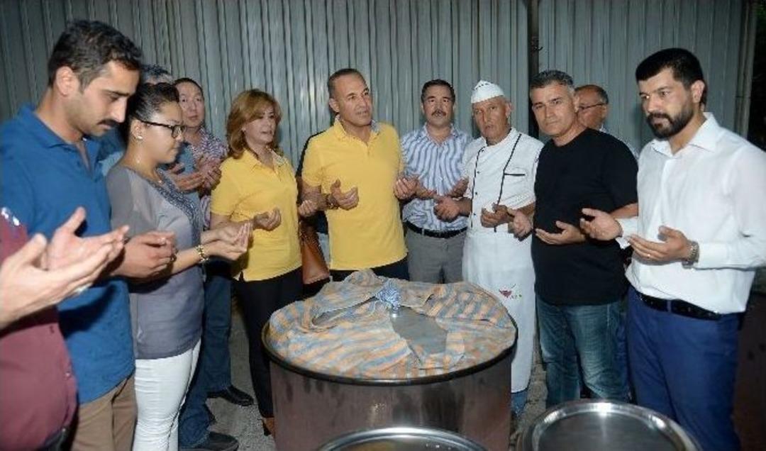 S&ouml;zl&uuml;, Kubbeli Han&rsquo;da Ramazan Keyfini Yaşadı