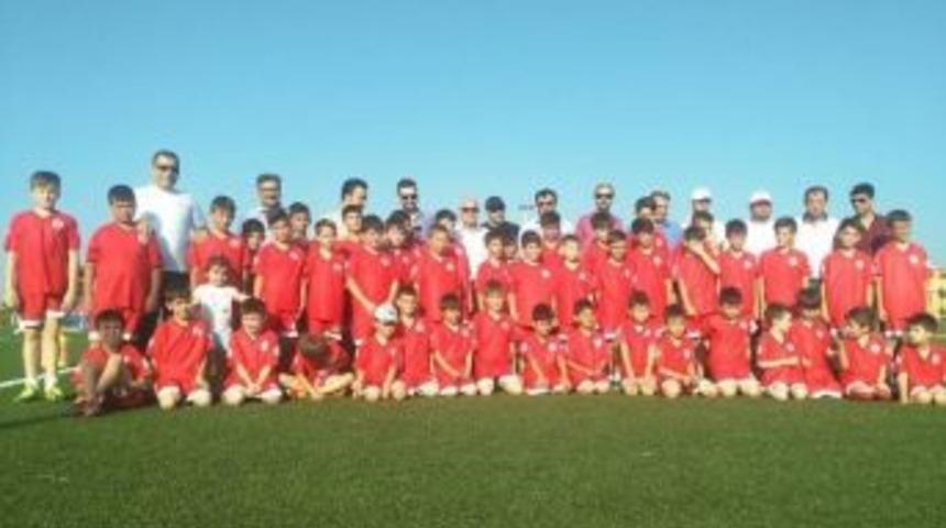 Lapsekispor Yaz Futbol Okulu Başladı