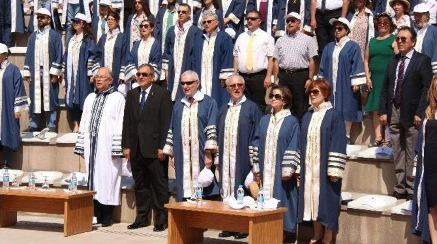 Atılım &Uuml;niversitesi&rsquo;nde Mezuniyet Heyecanı