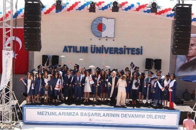 Atılım Üniversitesi’nde Mezuniyet Heyecanı