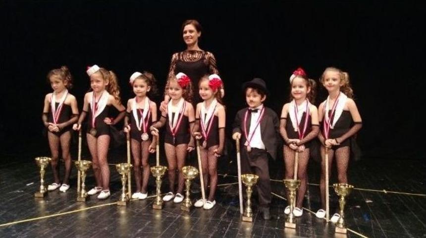 Nil&uuml;ferin Minik Bale &Ouml;ğrencilerinden B&uuml;y&uuml;k Başarı