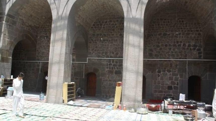 (&ouml;zel Haber) Kayseri&rsquo;de 50 Kişi İtikafa Kapandı