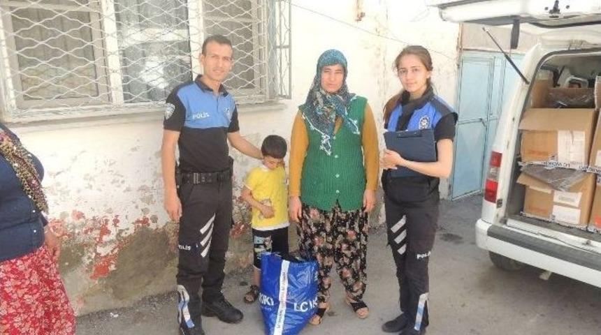 Polis Dar Gelirlilere Kıyafet Dağıttı