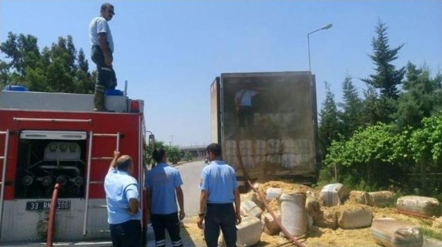 Saman Y&uuml;kl&uuml; Tır&rsquo;daki Yangın Korkuttu