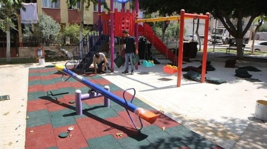 Toroslar&rsquo;daki Parklar, &Ccedil;ocuklar İ&ccedil;in Kau&ccedil;uk İle Kaplanıyor