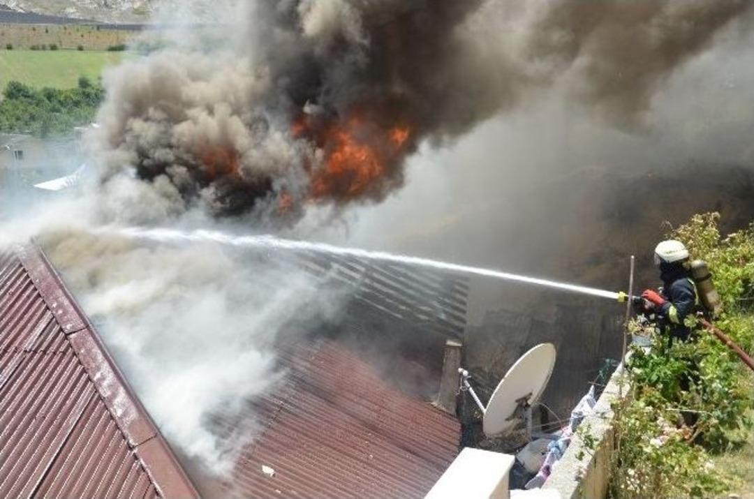 Darp Ettiği Eşi İ&ccedil;erideyken Evi Yakarak Kayıplara Karıştı