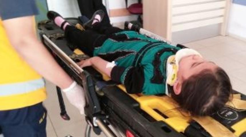 Afgan Uyruklu Kız &Ccedil;ocuğa Otomobil &Ccedil;arptı