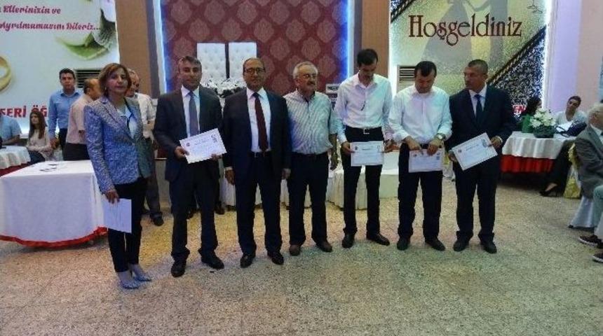 Kaymakam Candan Başarılı İdareci Ve &Ouml;ğretmenleri &Ouml;d&uuml;llendirdi