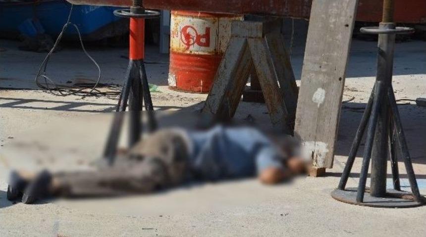 İzmir&rsquo;de 72 Yaşındaki Adam &Ouml;l&uuml; Bulundu