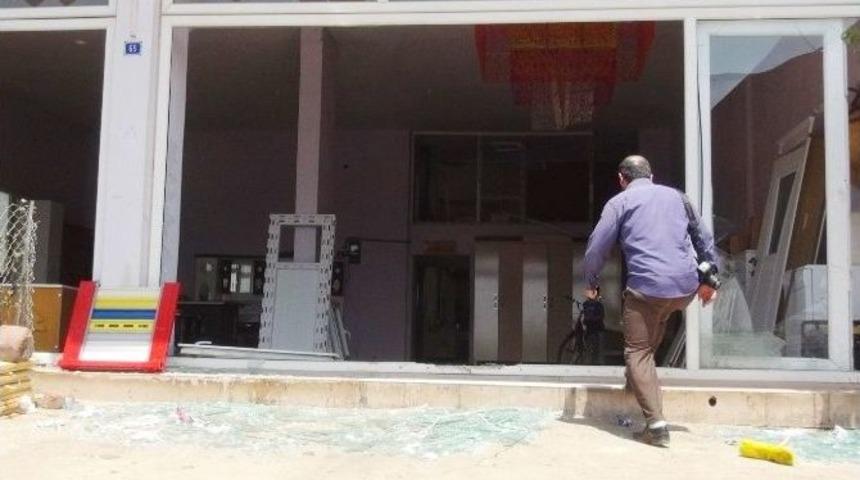 &Ouml;merli Esnafı Yaralarını Sarıyor