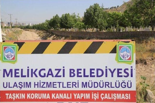 Eğribucak Mahallesi’ne Taşkın Koruma Kanalı Ve Korkuluk