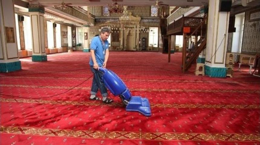 Odunpazarı&rsquo;nda Camiler Temizleniyor