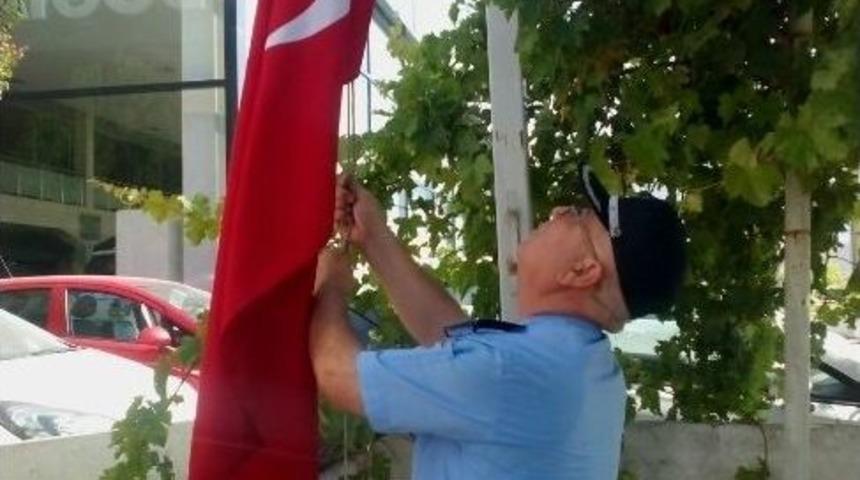 Manisa B&uuml;y&uuml;kşehir, Bayrakları Yeniledi