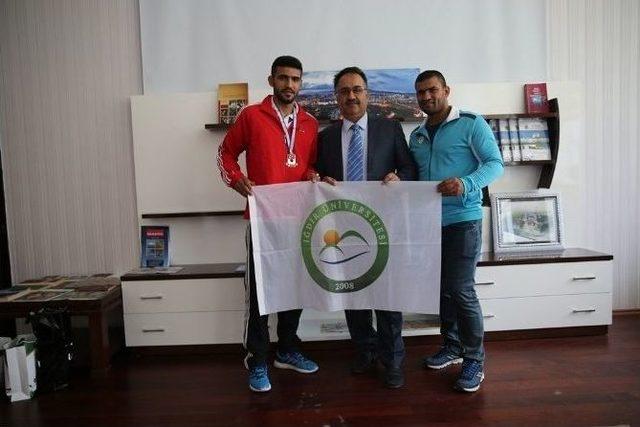 Iğdır Üniversitesi Öğrencisi Boks Şampiyonasında Türkiye İkincisi Oldu