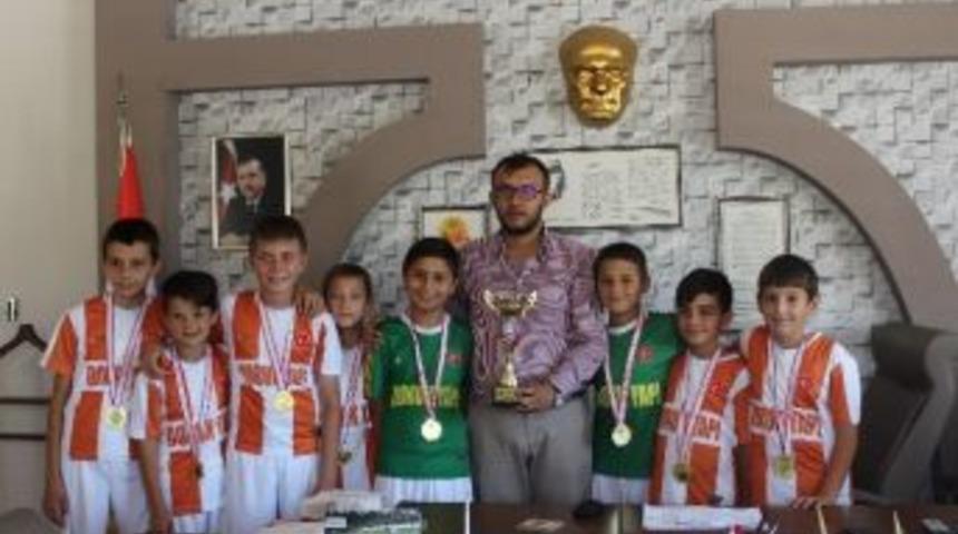 Minik Futbolculardan Başkan Yavaş’a Ziyaret