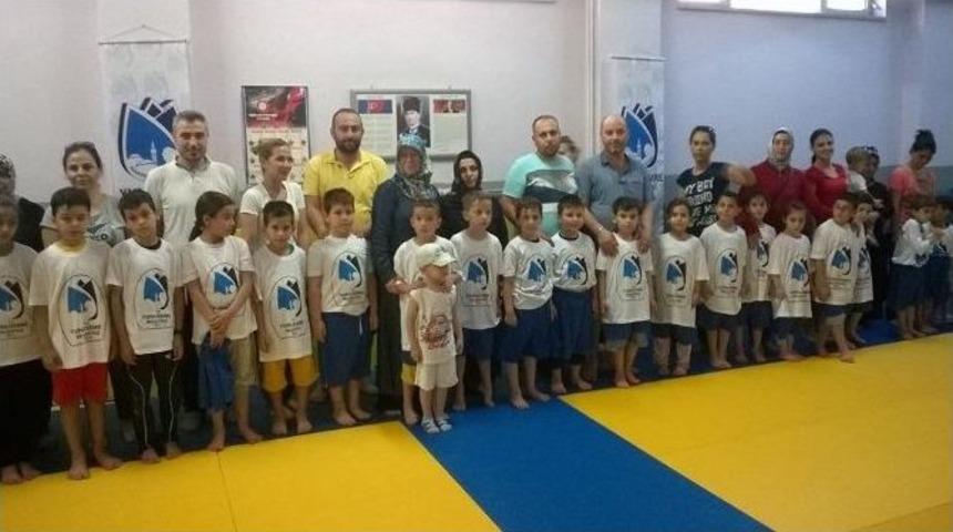Yunusemreli &Ccedil;ocuklar Judo &Ouml;ğreniyor