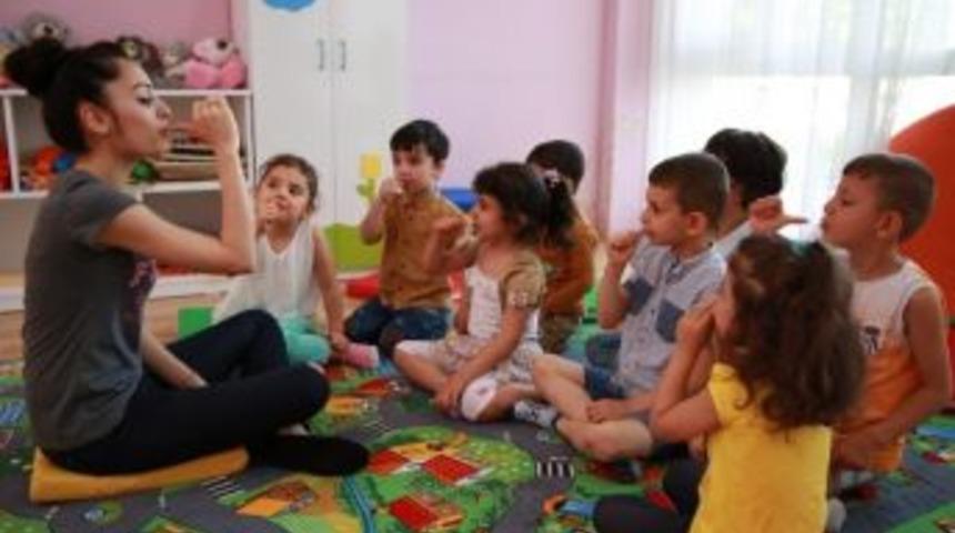 Diyarbakır&rsquo;da &Ccedil;ocuklar Empati Kurmak İ&ccedil;in İşaret Dilini &Ouml;ğreniyor