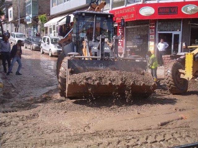 Yağan Yağmur Sele Yol Açtı