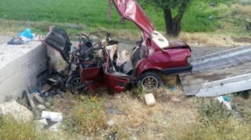 Afyonkarahisar&rsquo;da Trafik Kazası; 4 &Ouml;l&uuml;, 1 Yaralı (1)