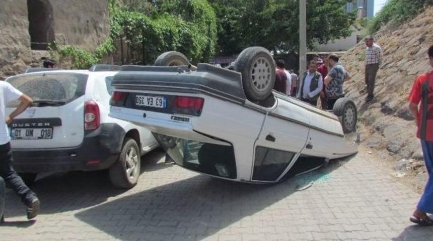 Otomobil Takla Attı, 2 Kişi Yaralandı