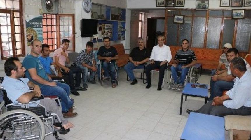 Belediye Başkanı Bedensel Engelliler Derneğini Ziyaret Etti