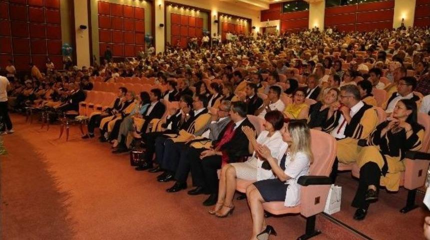 117 Tıp Fak&uuml;ltesi Mezunu Yemin Etti