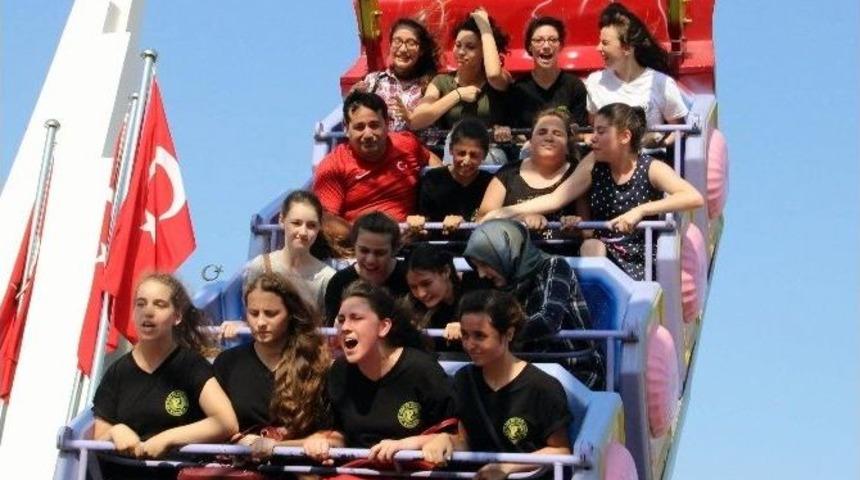 Lunaparka Hi&ccedil; Gitmemiş 200 &Ccedil;ocuğun Lunapark Sevinci