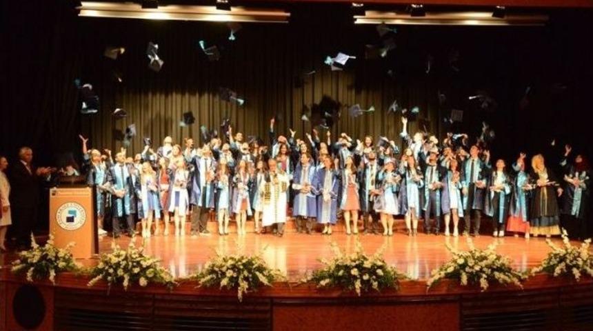 Pa&uuml;&rsquo;den 6 Bin &Ouml;ğrenci Mezun Oldu