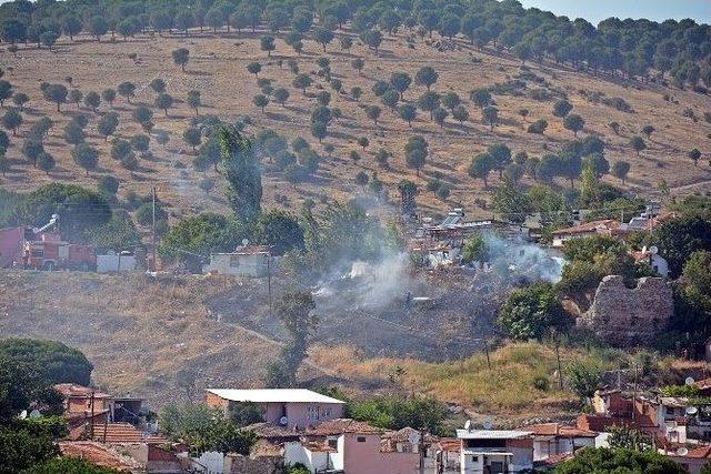 Bergama’da Korkutan Yangın