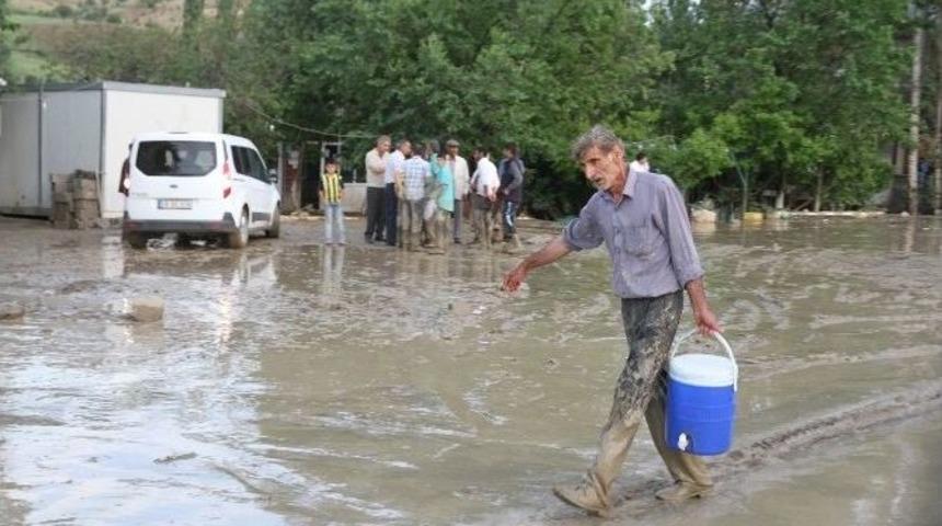 Muş&rsquo;ta Sel Faciası: 2 &Ouml;l&uuml;, 1 Kayıp, 3 Yaralı