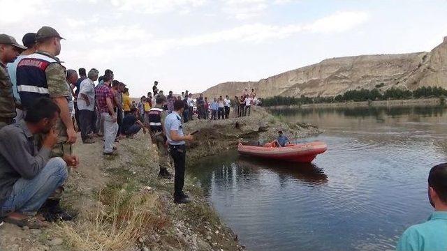 Serinlemek İçin Fırat Nehrine Giren İki Kuzen Boğuldu