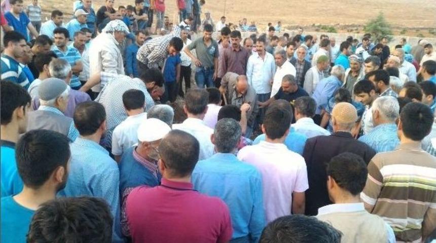 Serinlemek İ&ccedil;in Girdikleri Suda Boğuldular