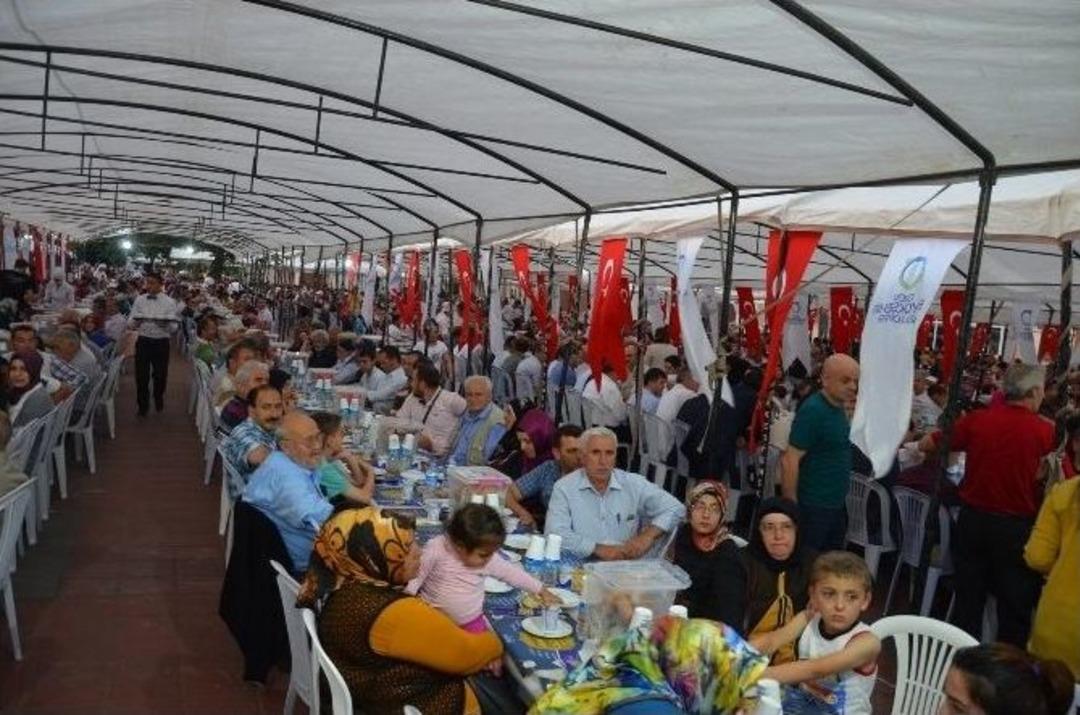 Fatsa&rsquo;da 5 Bin Kişi Aynı Anda İftar A&ccedil;tı