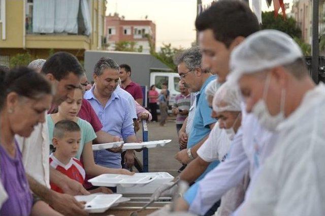 Muratpaşa Belediyesi’nden Etiler’de İftar