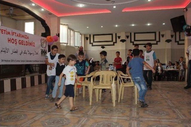 İhh’dan Suriyeli Yetim Ve Öksüz Çocuklara İftar Yemeği 1