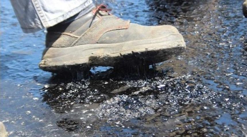 Aydın&rsquo;da Eriyen Asfalt Yollar İ&ccedil;in Ekipler &Ccedil;alışma Başlattı