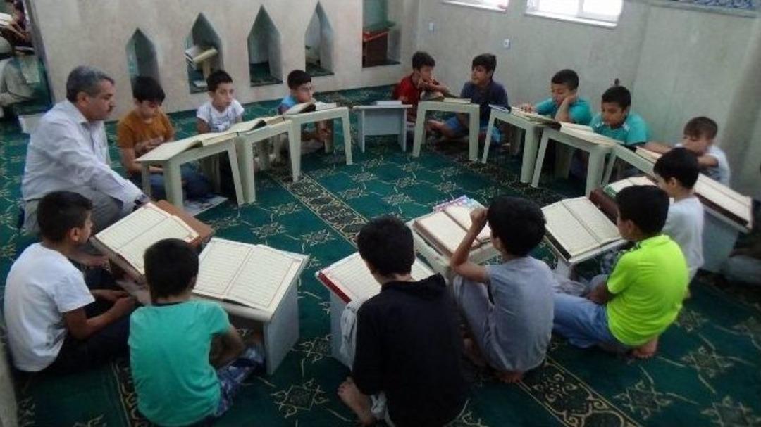 Ter&ouml;rden Temizlenen Sur&rsquo;da &Ccedil;ocuklar Kur&rsquo;anla Buluştu