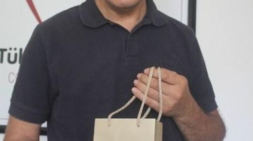 (&ouml;zel Haber) Cumhurbaşkanının Hediye Ettiği Kalemi A&ccedil;ık Artırmaya &Ccedil;ıkardı