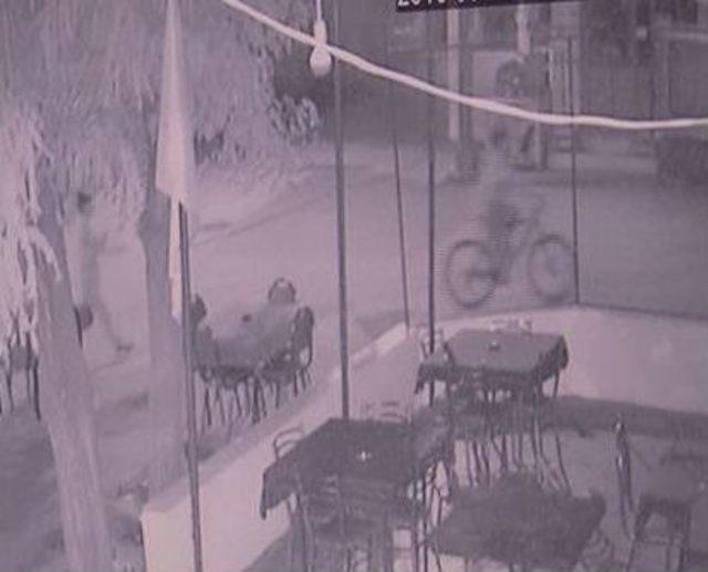 (özel Haber) 2 Bin Liralık Bisikleti Çalan Hırsız Güvenlik Kamerasına Yakalandı