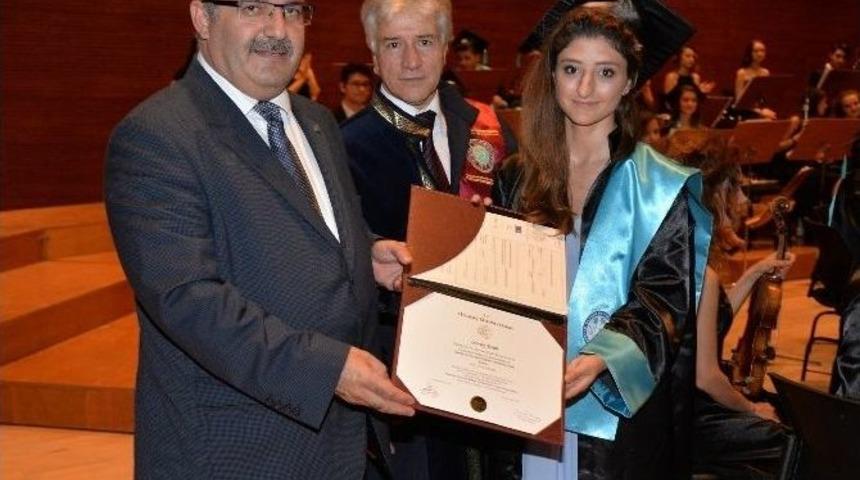 U&uuml; Konservatuar M&uuml;d&uuml;r&uuml; Prof G&ouml;ğ&uuml;ş: "nota Okuma Yazma Bilmeyenlere Sanat&ccedil;ı Diyoruz"