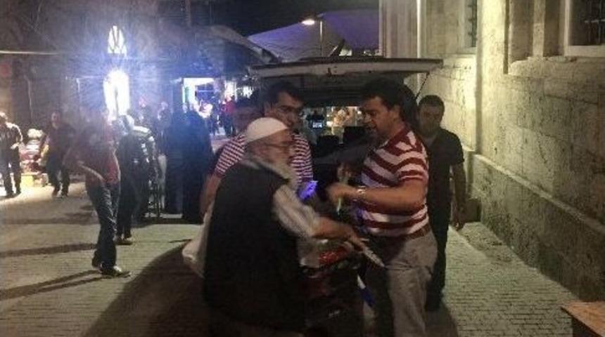 İhtiyar Oyuncak&ccedil;ıdan Zabıtaya: "allah Rızası İ&ccedil;in Yapmayın&rdquo;