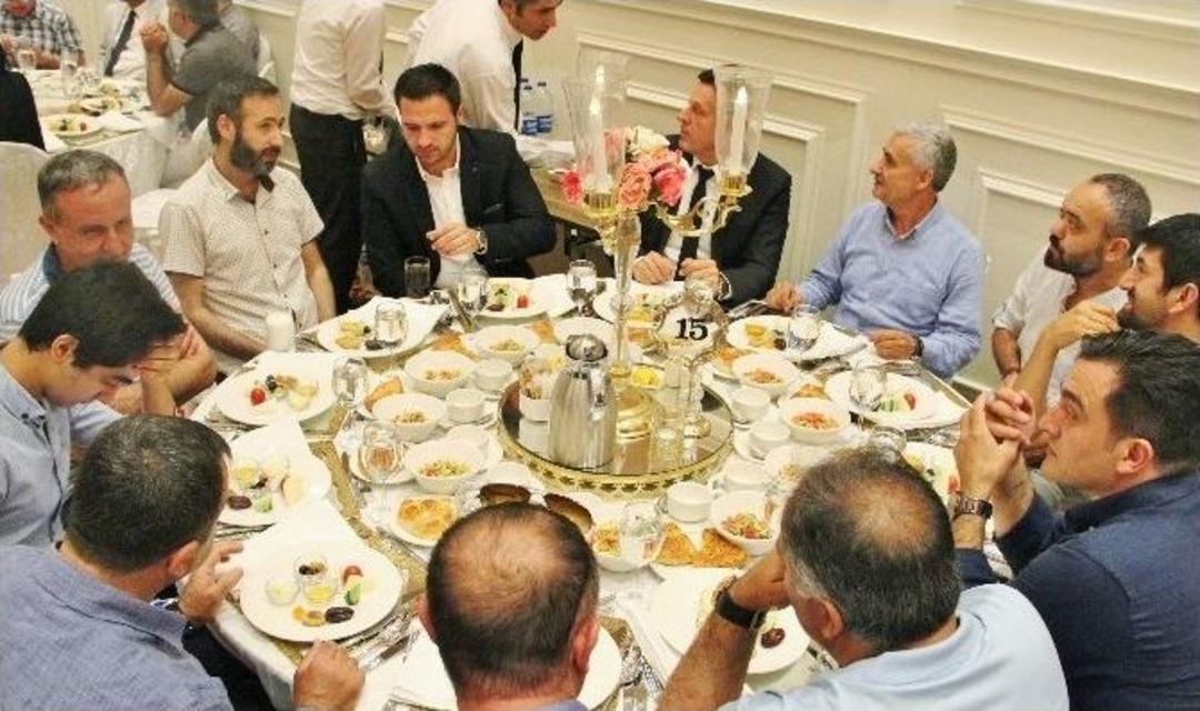 İş Ve Siyaset D&uuml;nyası Birkonfed İftarında Bir Araya Geldi