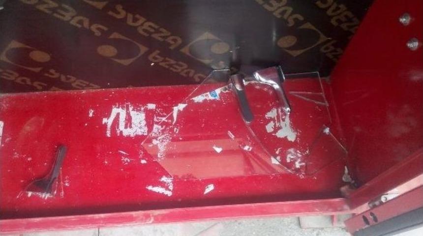 Sokak K&uuml;t&uuml;phanelerine Zarar Veriliyor